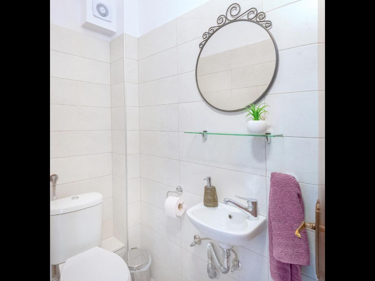 Omalia Apartment Принос Екстериор снимка