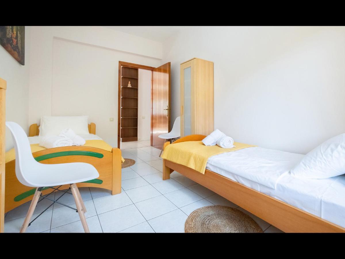 Omalia Apartment Принос Екстериор снимка